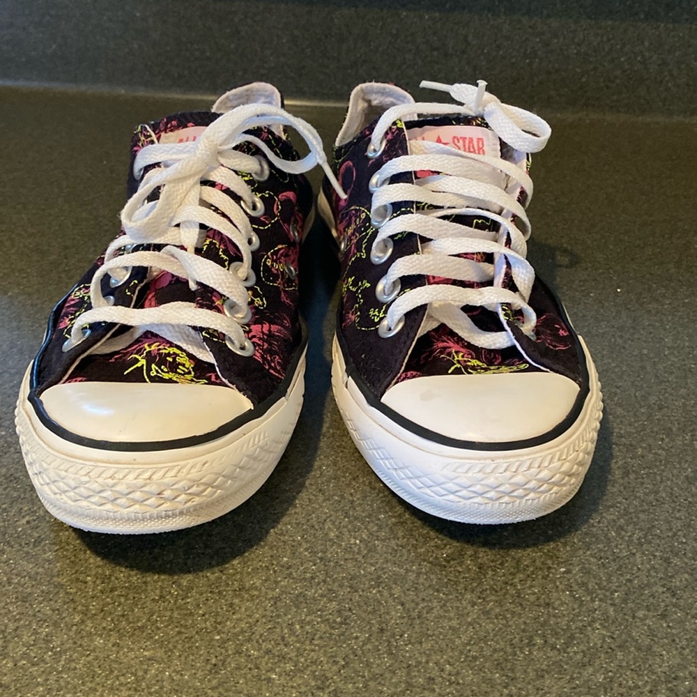Converse low shoes